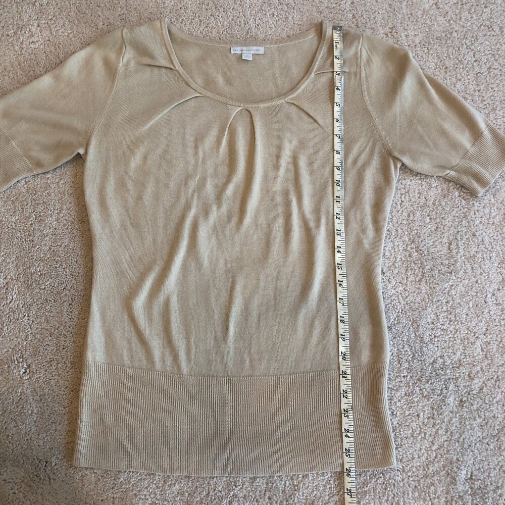 New York & Company Short-sleeve Scoop Neckline Acrylic Light Tan Top Blouse - Picture 11 of 11
